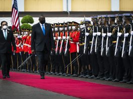 Austin: How the U.S. Walks, Chews Gum at the Same Time